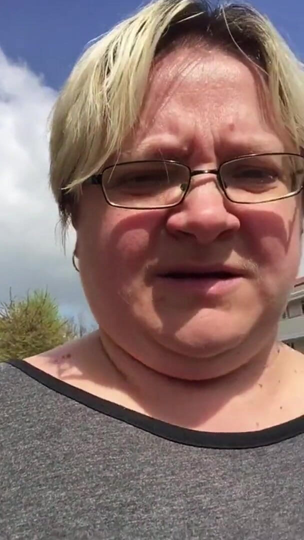 Real homemade BBW BBC porn: İri güzel kadın açık havada teşhir ile dışarı çıkmaya hazırlanıyor