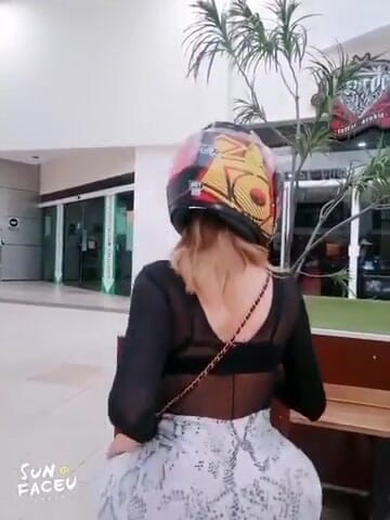 Barbietransxxxx: Dívka venku anální náměstí se svou motorkovou helmou