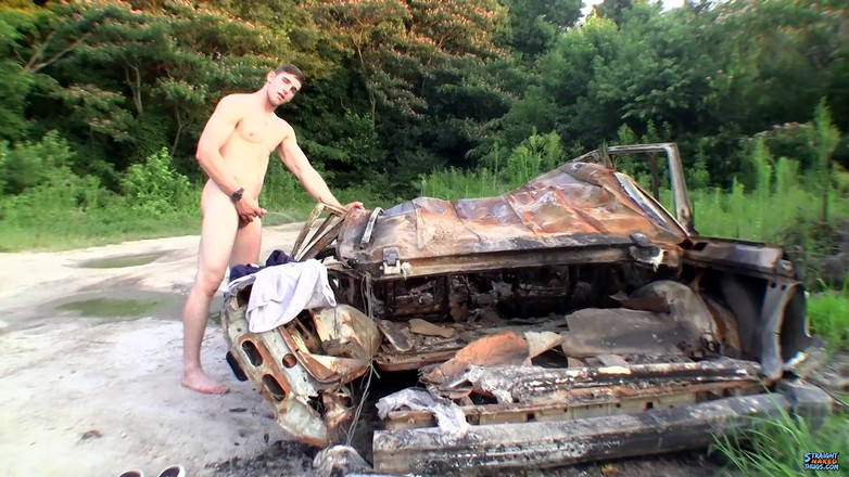 Straight naked thugs: Илия возвращается на писссс и удар