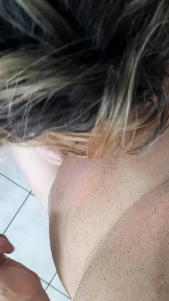 Vivi guedez: Пишногруде хизування