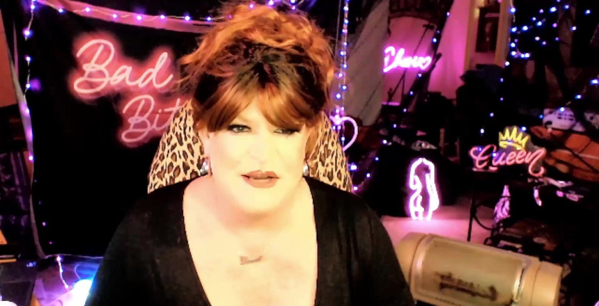 FemmeCheri120: Show cam l’après-midi - déshabillage pour deux mecs à la fois ! L’un était...