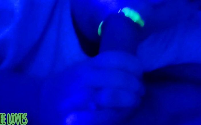 Bree loves: Slet met neon lippen ontkent sperma in de mond