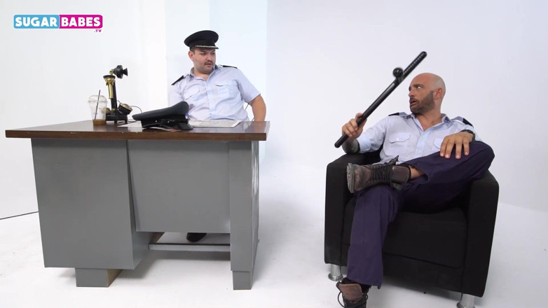 SugarBabesTV: Yunan polis parodi - dvd