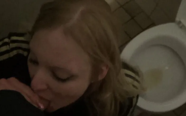 Master of porn: Fuck At the Club Toilet
