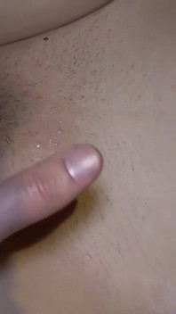 La voluttuosa bellezza sposata con curve jawenenene scatena i suoi desideri più selvaggi in un bollente incontro privato