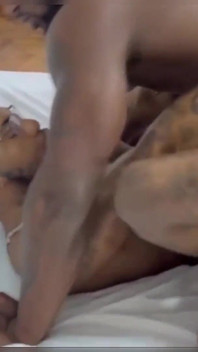 Negro Chupa Buceta De Macho Trans E Coloca Ele Para Chupar Sua Pica Inteira