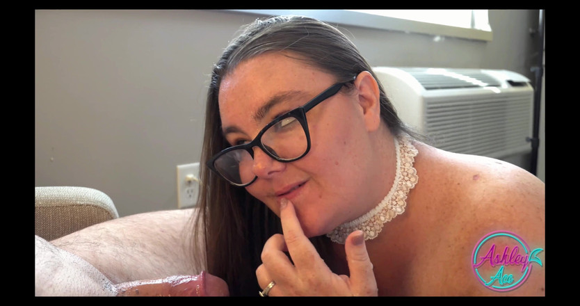 AshleyAce69: Servitoarea Obraznică a Șefului