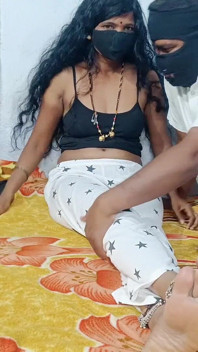 Rekaman seks istri hot india lagi asik nyepong kontol sambil jilat toket
