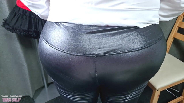 BBW_Wife: Aku lagi asik muasin memek ibunya yang berbulu sampai muncrat...