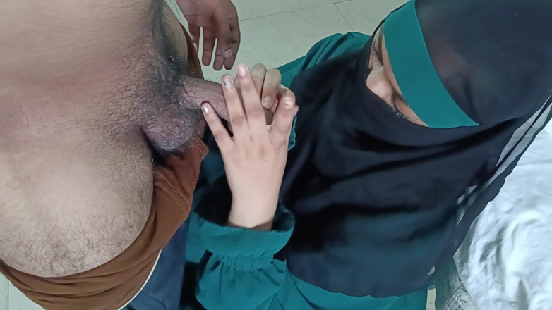 Miss Faiza Khan: Chica musulmana chupando mi polla cuando estoy haciendo masterbate