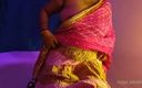Hot desi girl: Une bhabhi sexy ouvre ses vêtements et montre ses seins...