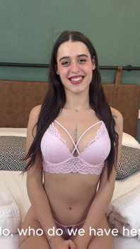 Emepictures - Valenciana Briseida Myers thích làm tình rất mạnh cam1