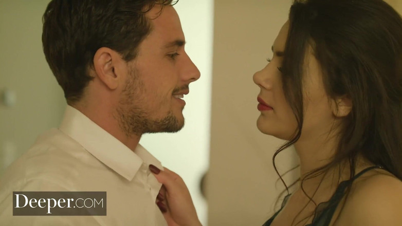 Deeper: Deeper - Valentina Nappi e seu marido adoram jogar o jogo