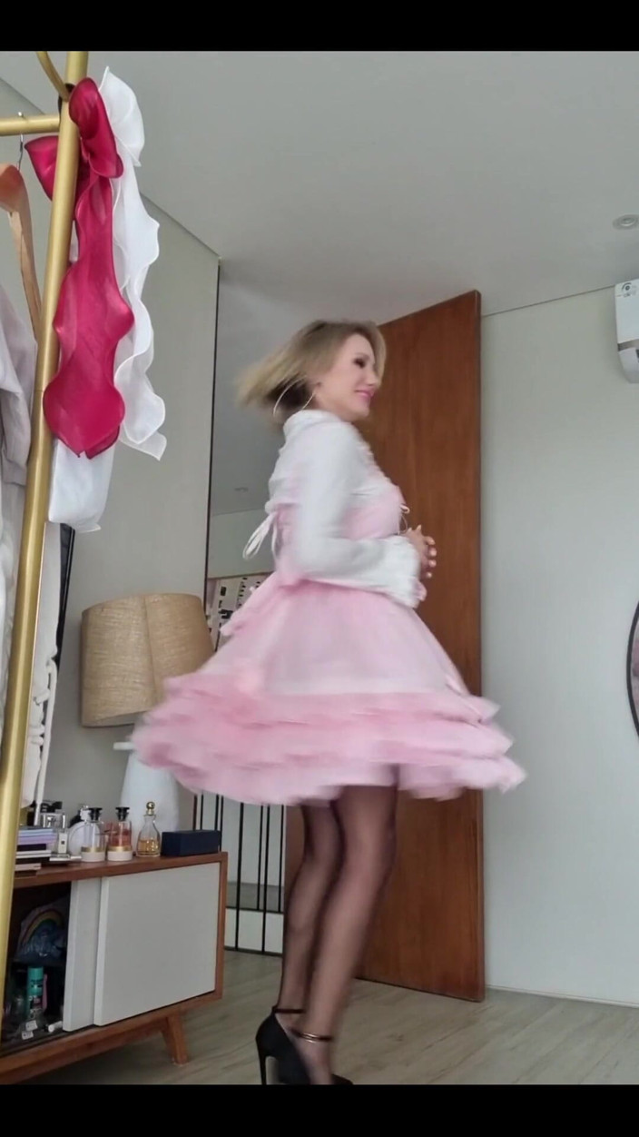 Angel The Dreamgirl: MILF sólo