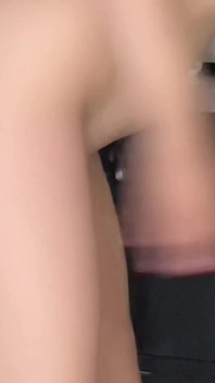 Fles en dildo strakke kut geneukt