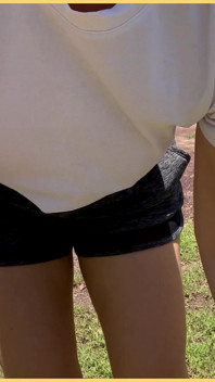 Perfeitos peitos sem sutiã em público