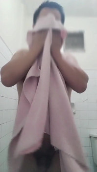 Ducha caliente? Tengo una polla caliente