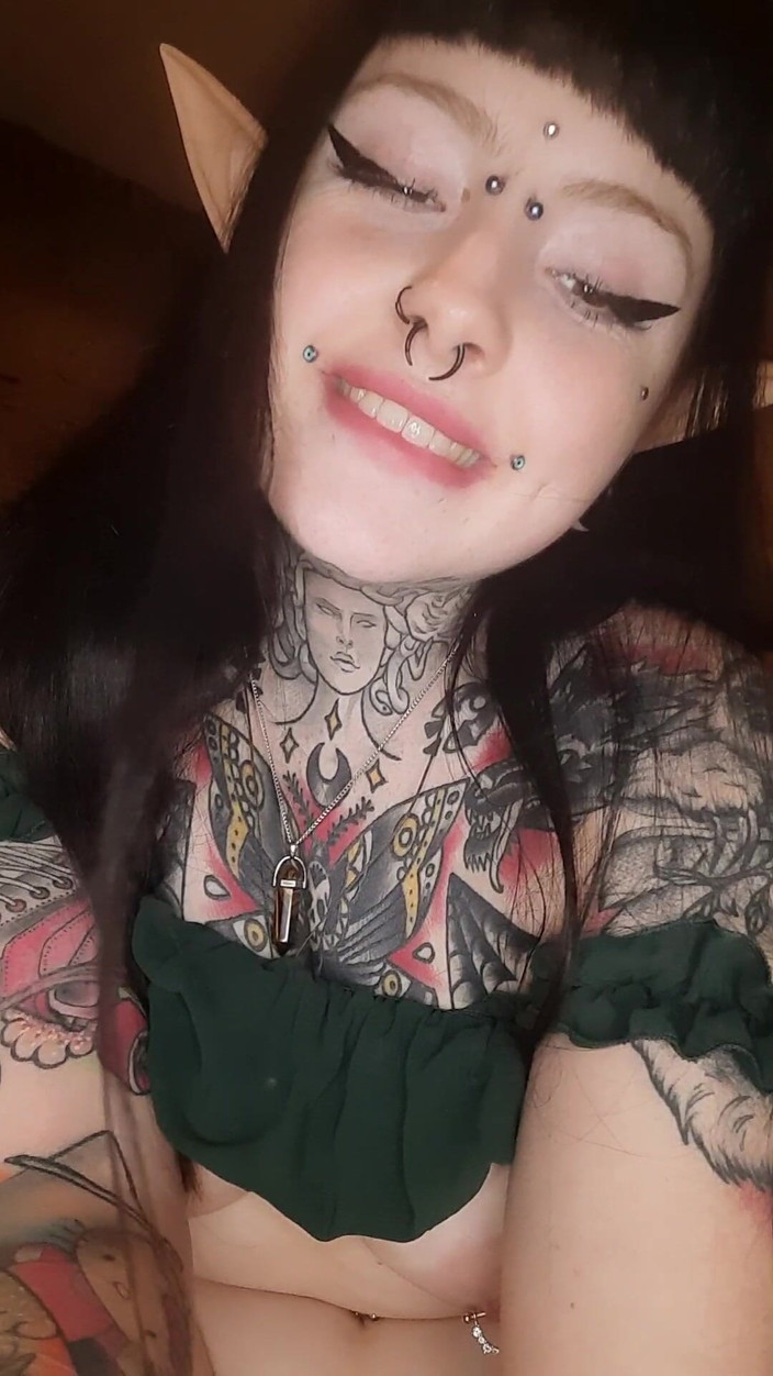 Yourfavecumslut: La Gigantessa si sgonfica e ti ingoia! Termina con l'orgasmo