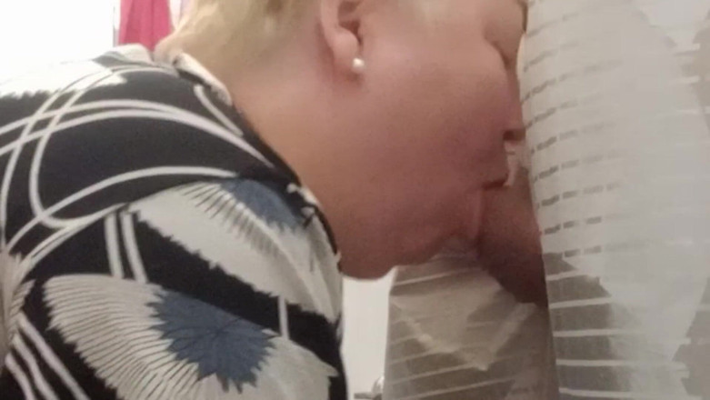 Zona901: Stepmom sucked a dick to a friend thinking that I...