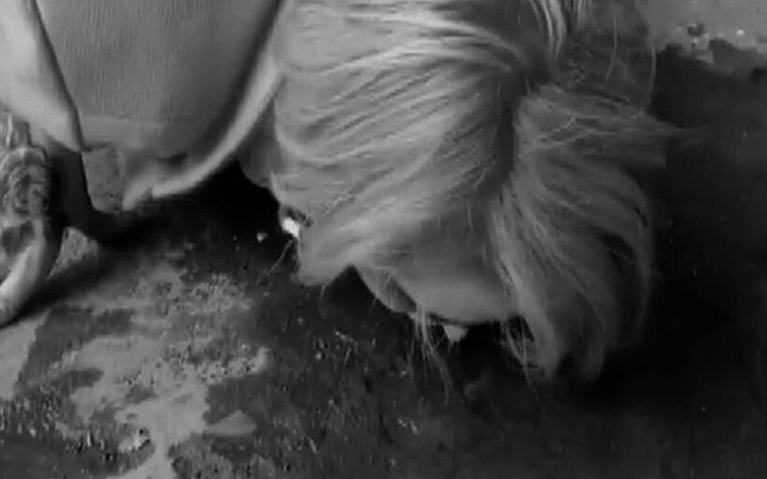 Deutsche Dominanz: Lick the Pee