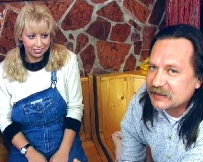 Deutsche Frauen: Сексуальную немецкую блондинку трахнули в таверне