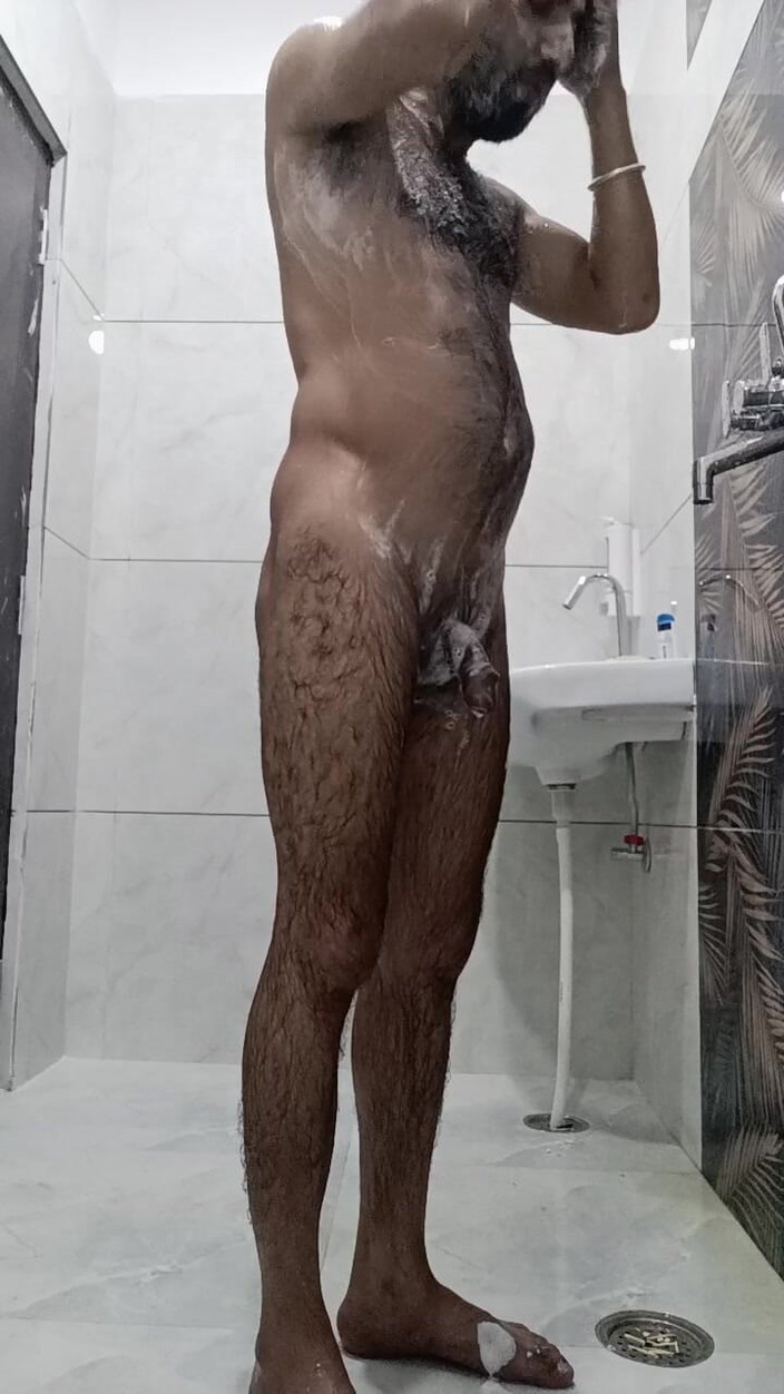 Rajasthani-old-lover: Indisk desi man njuter av dusch och onani