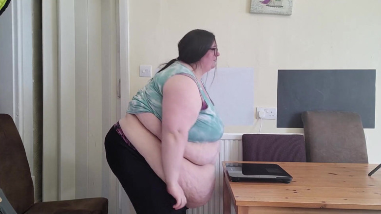 SSBBWLadyBrads: Belly weigh side on view