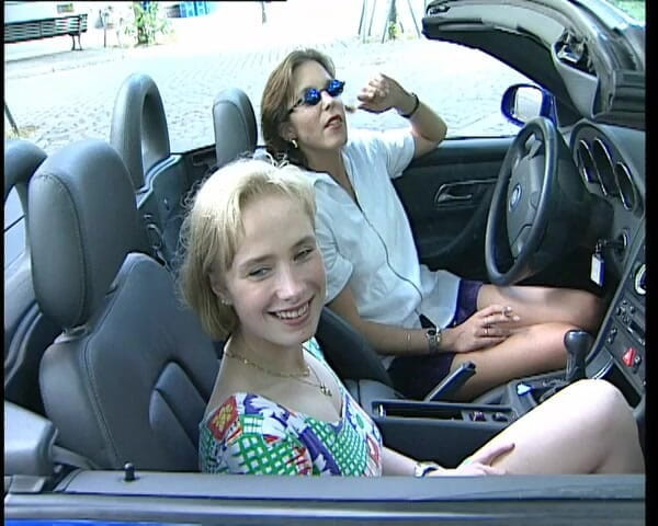 YOUR FIRST PORN: Zwei Geile Lesbische Muschis - Dvě nadržené lesbické kundičky