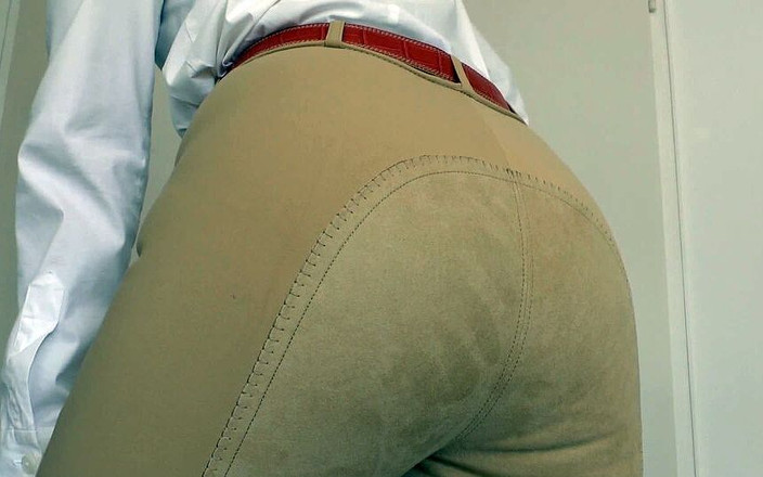 Lady Victoria Valente: Sudut pandangan pertama: Pamper Seluar Menunggang Seksi Dan Melancap Pada...