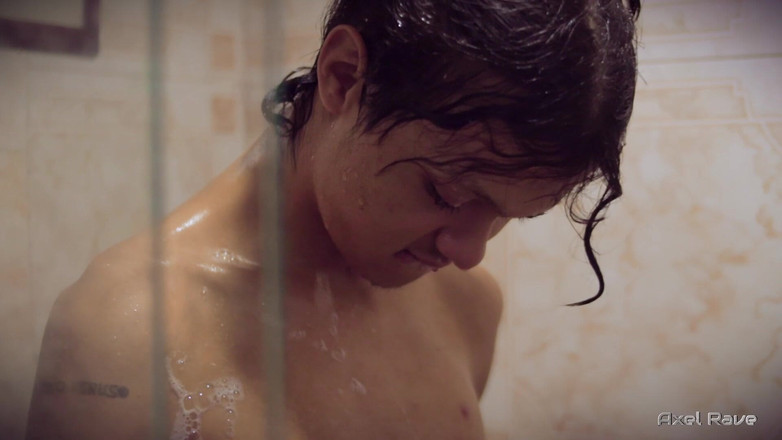 Axel Rave: Ich werde geil, zu duschen und benutze einen automatischen masturbator...