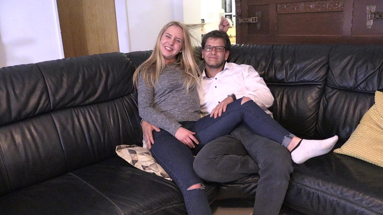 Casting66: Kira First Sex 18 Years with Friend!!!