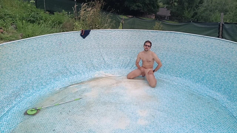 kickerscooter: Naked in the Garden: Dirty Handjob in the Pool