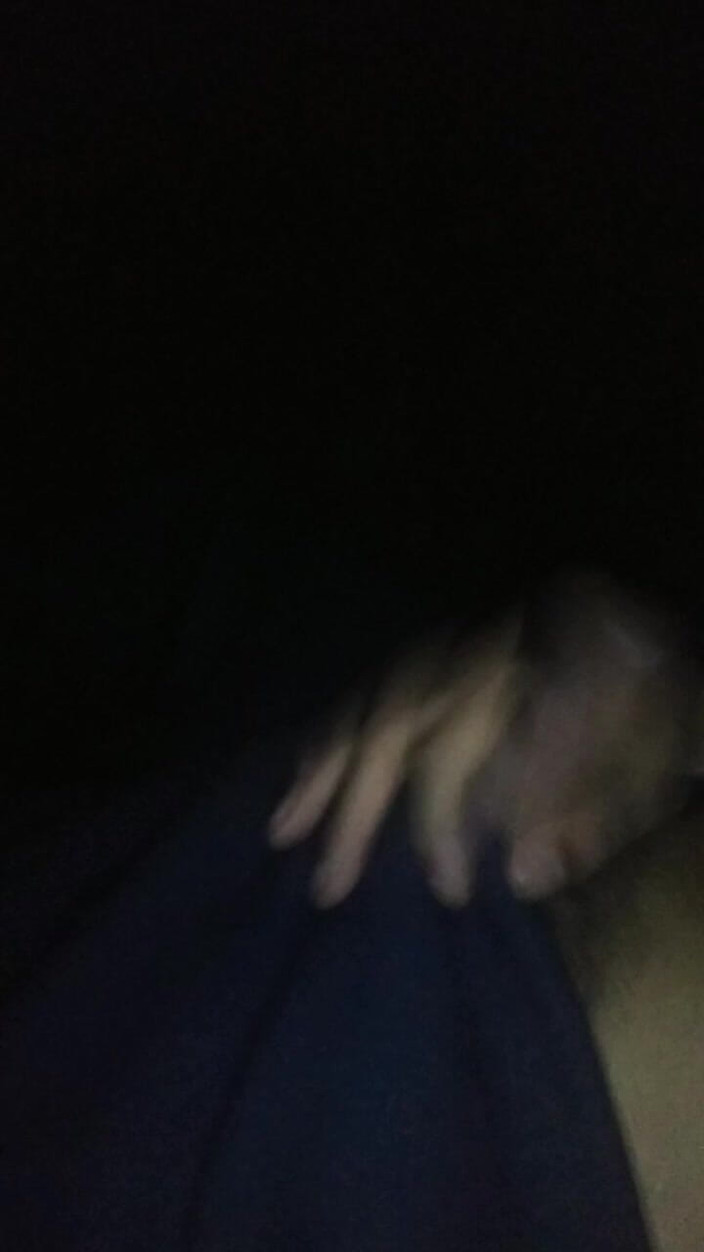 AlexAlejandro13: Sexy Man Met Enorme Lul Die Zichzelf Aanraakt Op De...