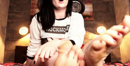 Goddess Misha Goldy: No, idiots, dnes budeme hrát hru, je to opravdu jednoduché,...