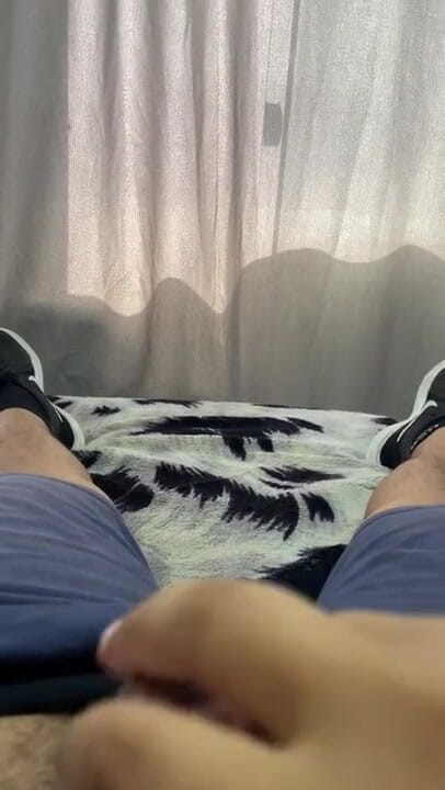 Dylan Ford: Brasilianischer twink wichst und kommt mit turnschuhen auf | Dylan Ford