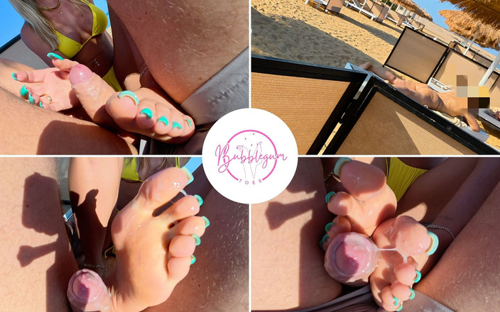 Bubblegumtoes: Footjob pantai di kursi berjemur sementara orang asing berbaring di...