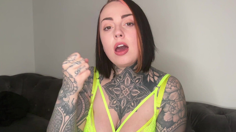 Miss Valentina: Manželky v domě JOI