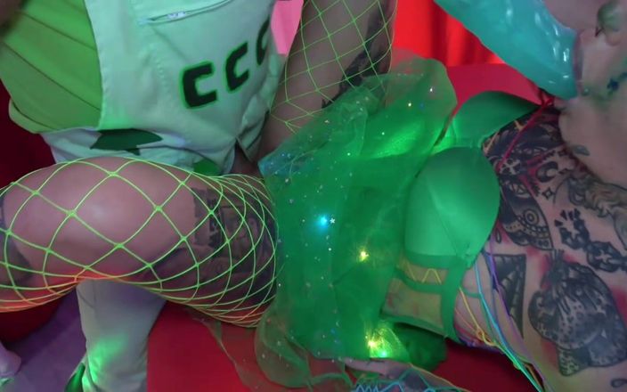 Yourfavecumslut: Kuk galna clowner knullar på scenen! Creampie