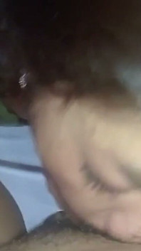 Hardcore sex se Suri přichází a promočí kameru svými výstřiky