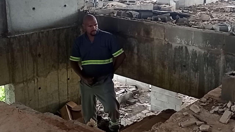 TheBlacKHunterr: 建設中でのオナニー