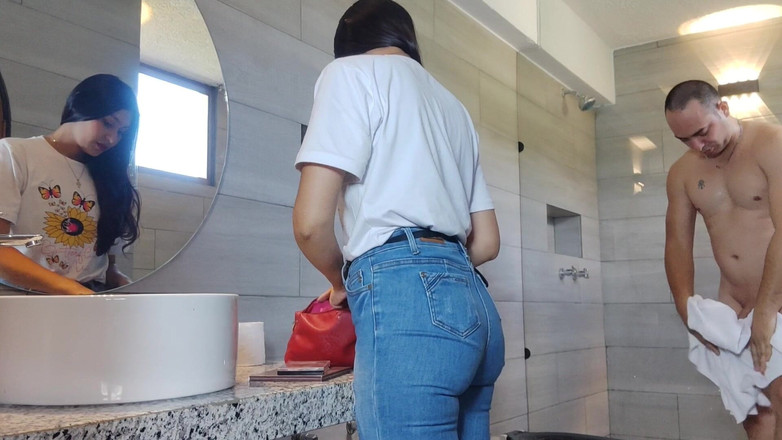 Teen sex 66: Meu meio-irmão me fode enquanto estou me maquiagem !!
