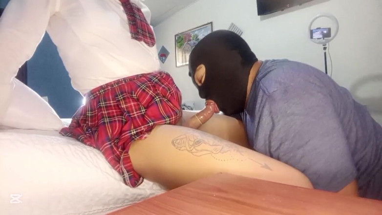 Ladyboy69: O transsexuală blondă slabă studentă îl face pe profesorul ei de...