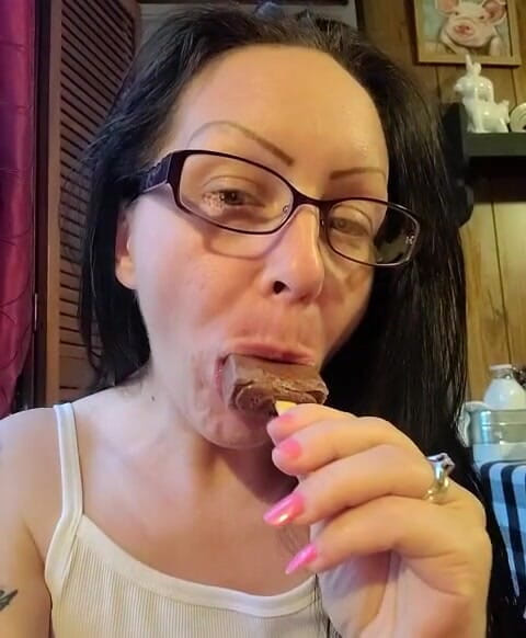 Raven Willow: うーん、物を吸うのが好き、口の中で気持ちいいなら欲しい