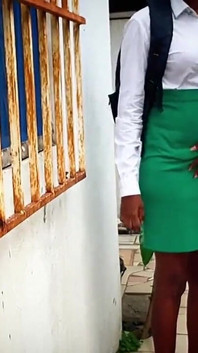 Rapidito - linda estudiante de sexo en público follando detrás del albergue