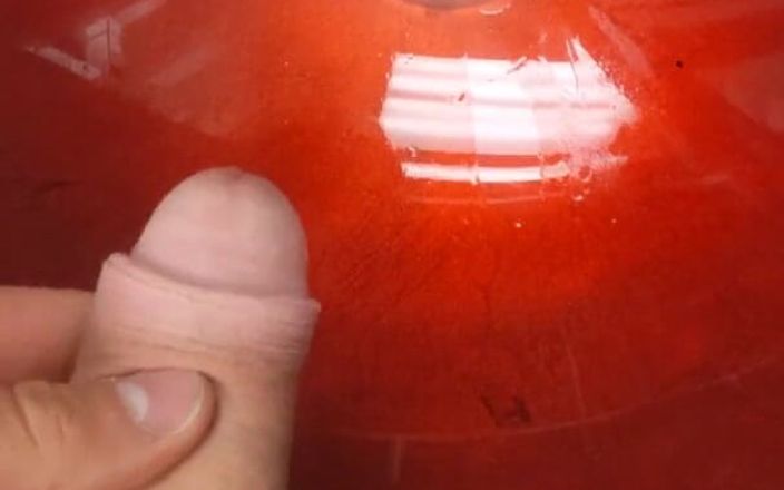 Russie Goodboy: Un garçon non circoncise fait pipi dans un évier