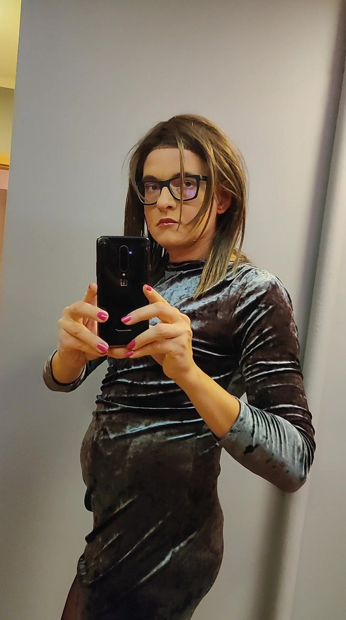 MicziCD: Plimbarea prin noul tău apartament într-o ținută sexy