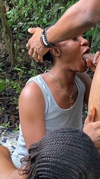 Outdoor Jungle 3-some com 2 garotas bissexuais e um bbc