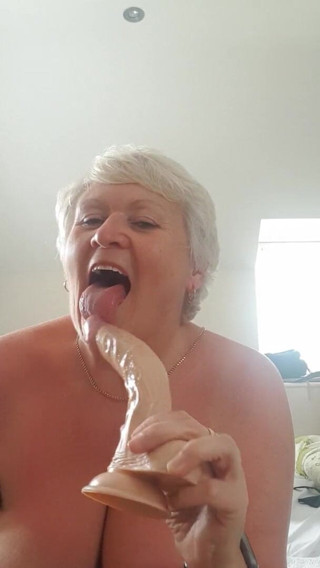 Uk Joolz: Sedutan dildo kongkek tetek dan pepek berkrim dengan dildo