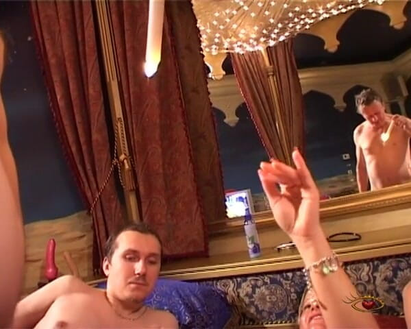 Big Sister: Schöner lustiger swinger mit wachs