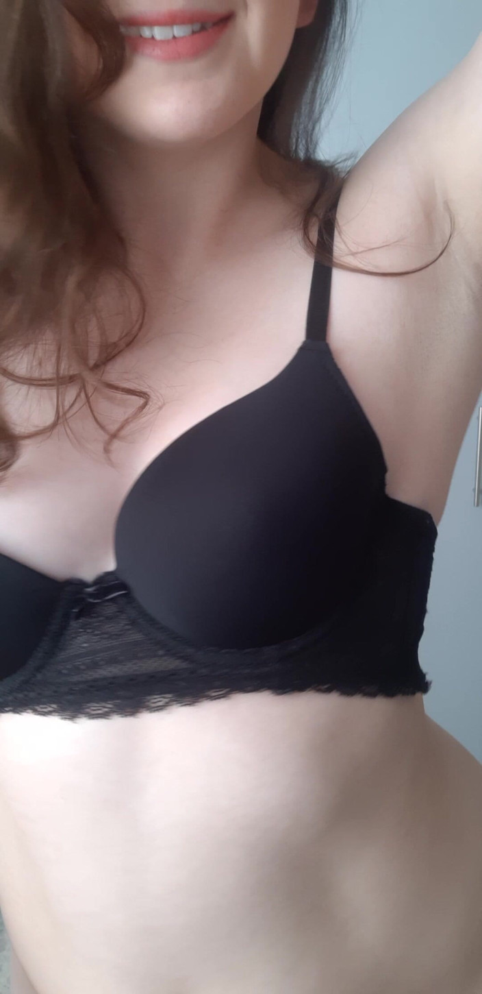 Candy Camille: Striptease sexy com meia-calça e salto alto